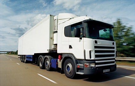 Camion routier blanc